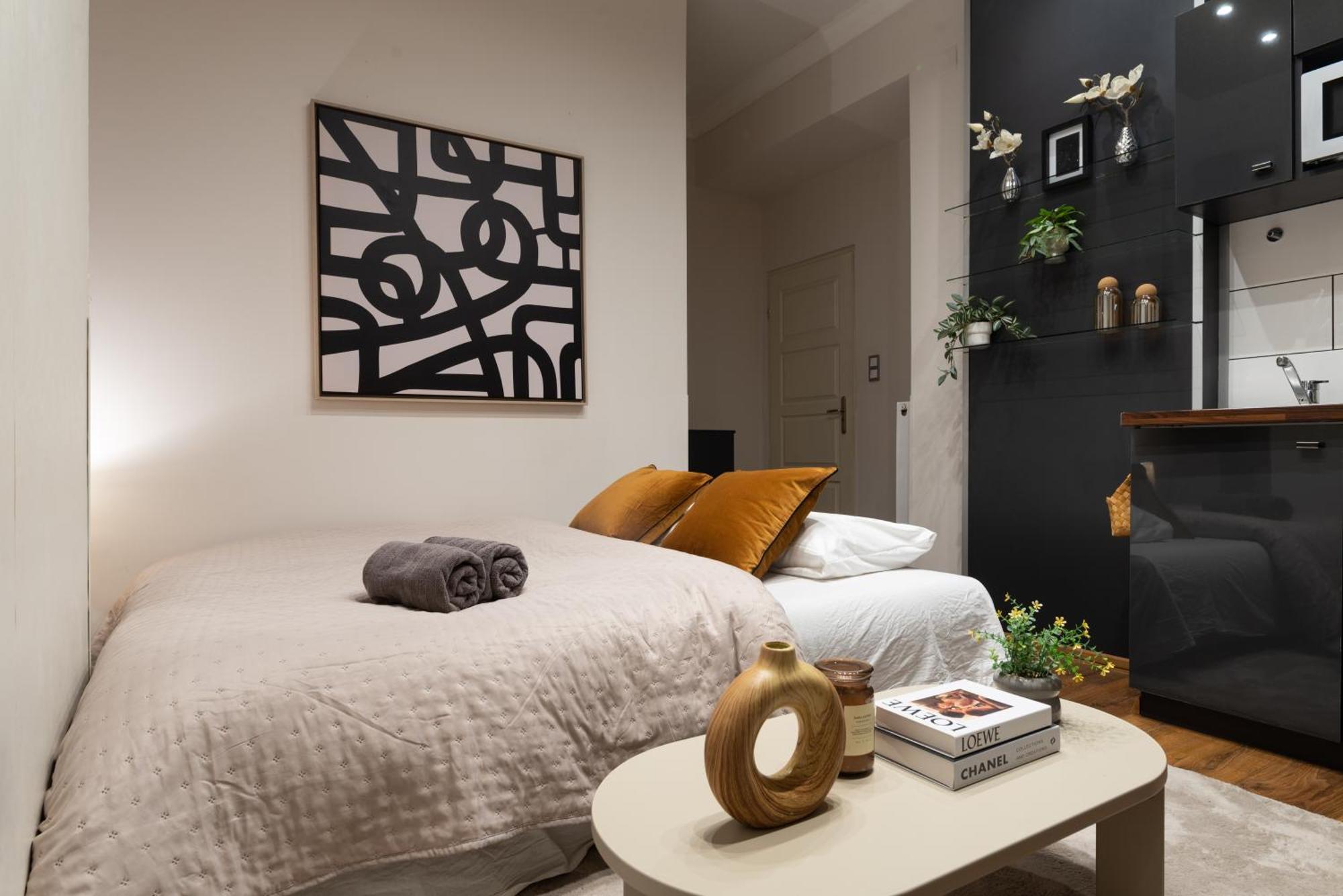 Chic Central 1Br Retreat Near New York Cafe With View บูดาเปสต์ ภายนอก รูปภาพ