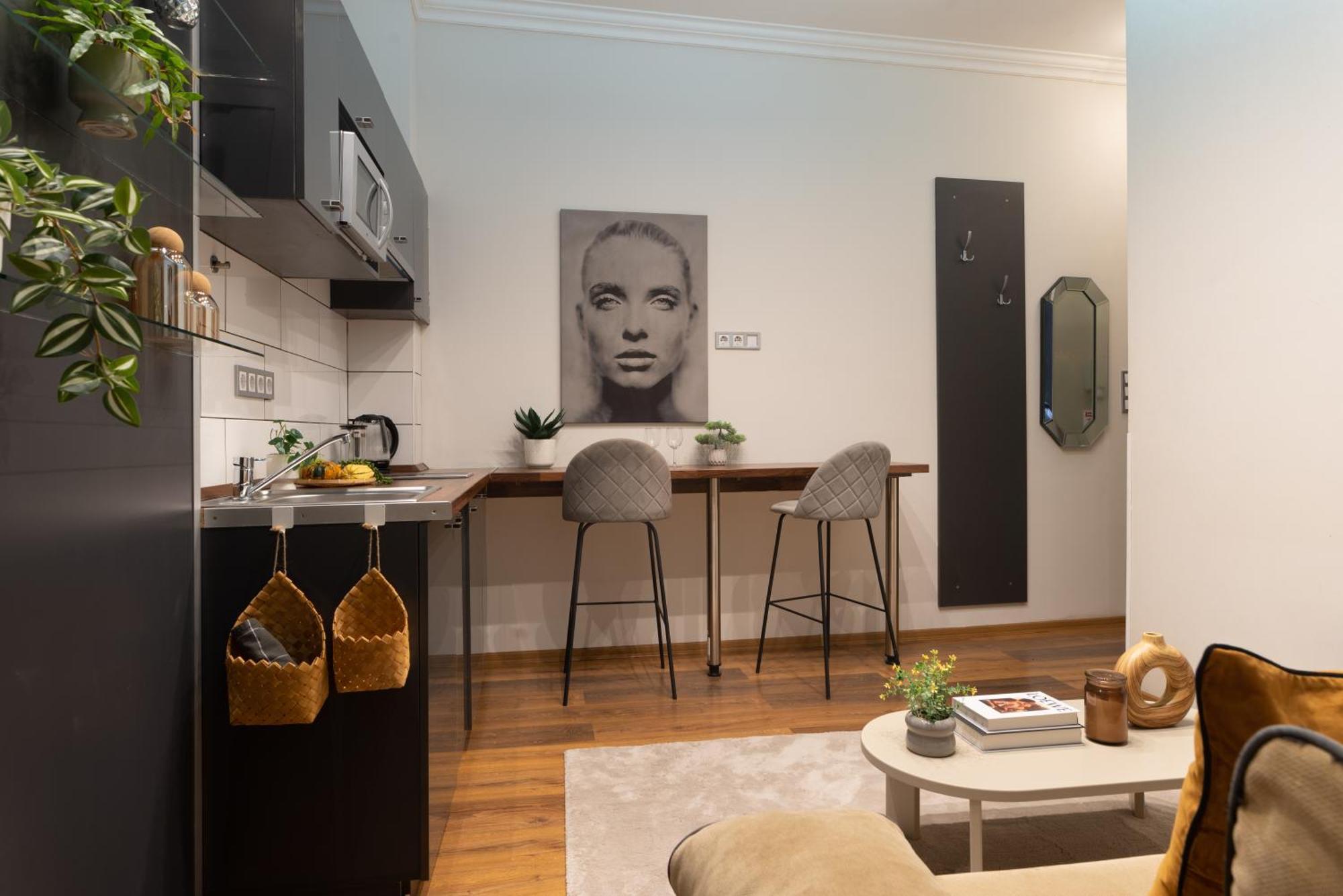 Chic Central 1Br Retreat Near New York Cafe With View บูดาเปสต์ ภายนอก รูปภาพ