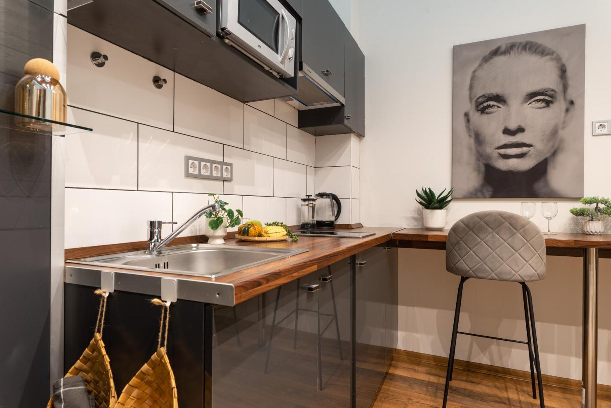 Chic Central 1Br Retreat Near New York Cafe With View บูดาเปสต์ ภายนอก รูปภาพ
