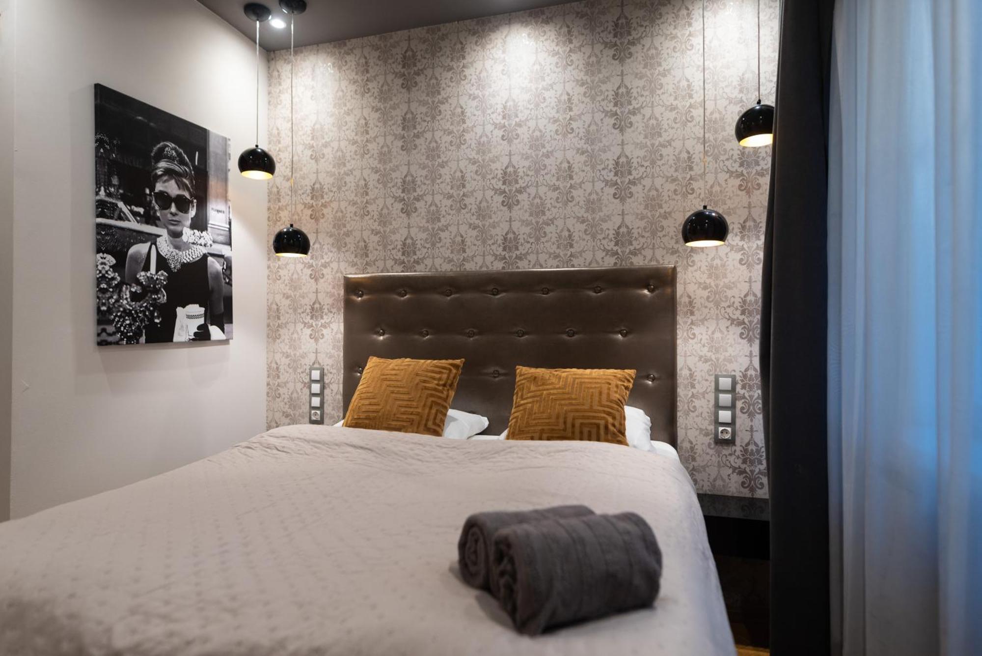 Chic Central 1Br Retreat Near New York Cafe With View บูดาเปสต์ ภายนอก รูปภาพ