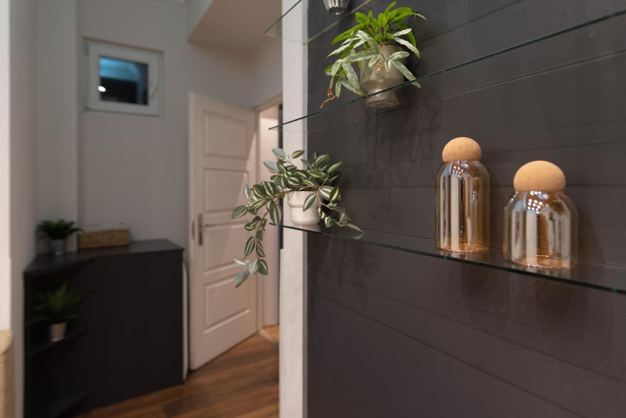 Chic Central 1Br Retreat Near New York Cafe With View บูดาเปสต์ ภายนอก รูปภาพ